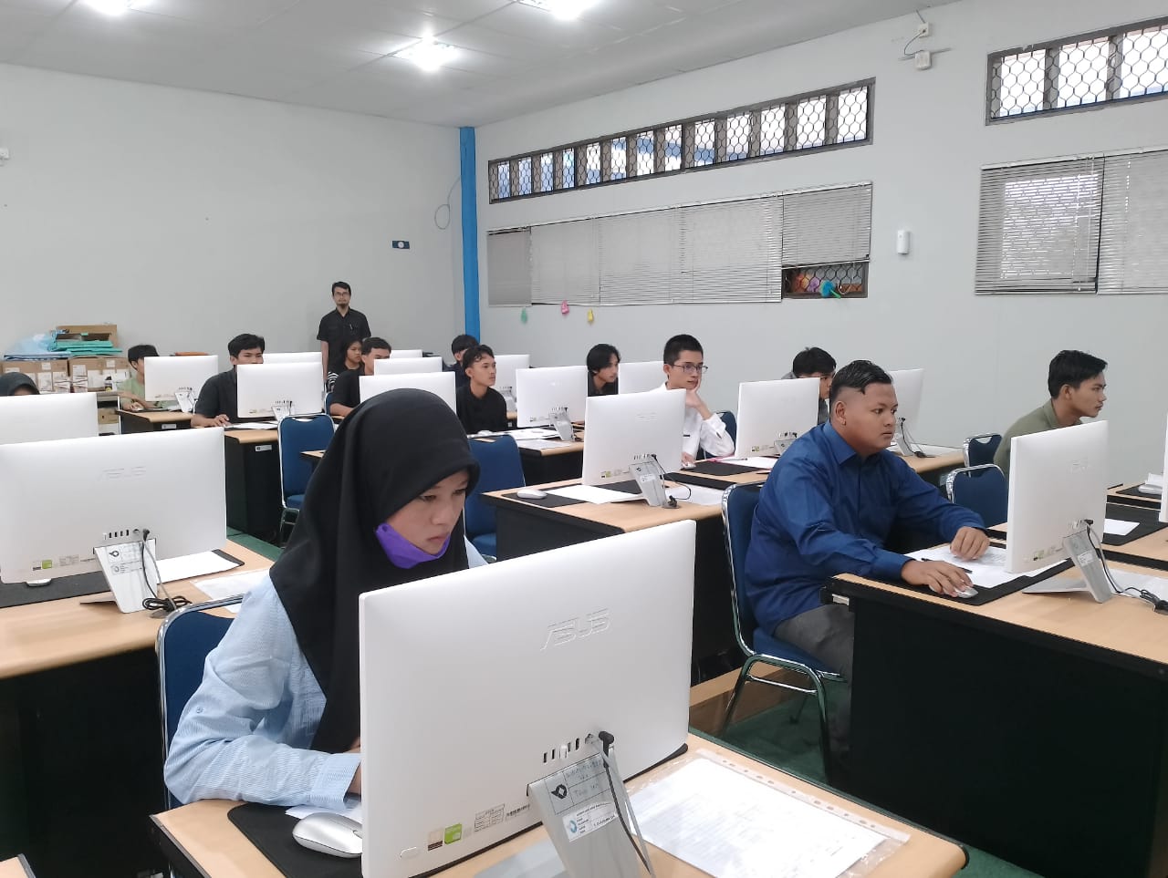 UTBK Jalur Mandiri Polman Babel Berjalan Lancar, Somawardi : Jumlah Pendaftar Tahun 2023 Meningkat