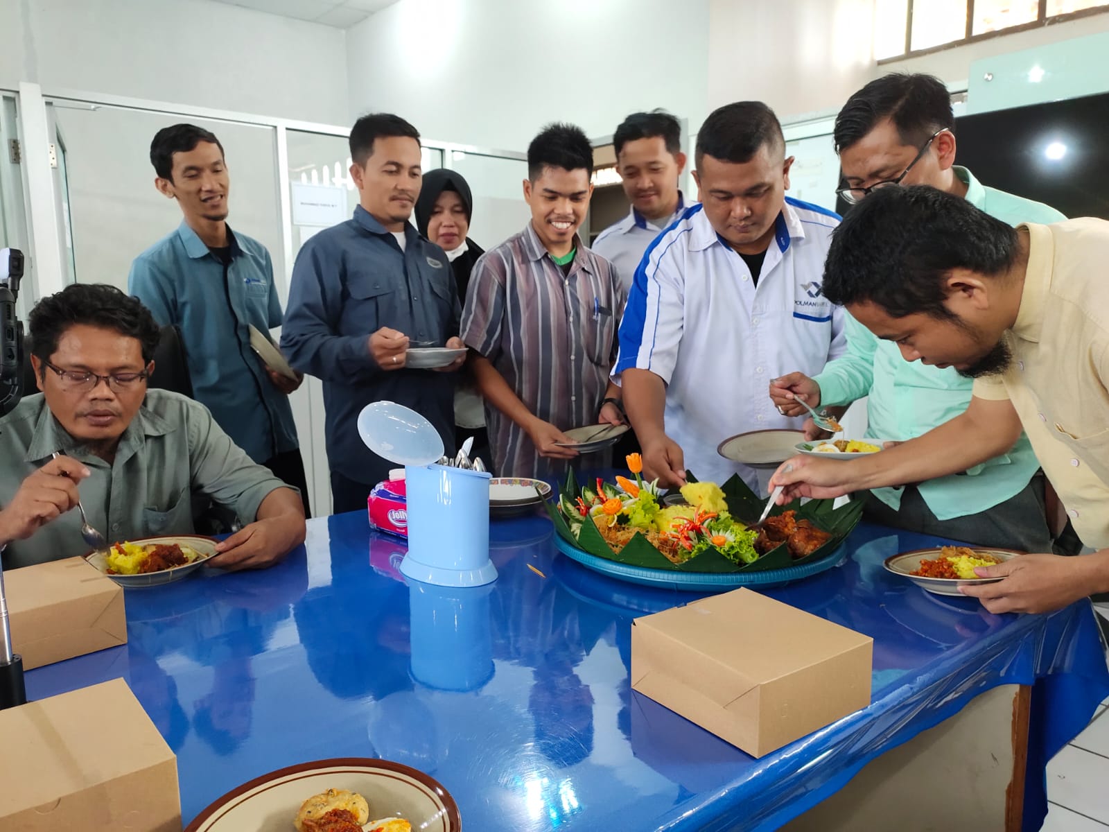 Mechanical Design Engineering Study Program, held a Tumpeng Cut in Obtaining Superior Accreditation