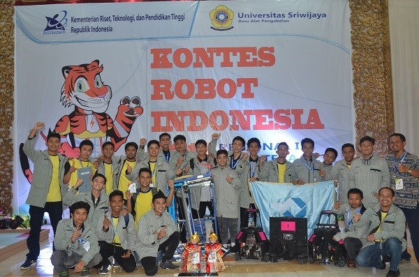 TIM ROBOT POLMANBABEL TOREHKAN PRESTASI GEMILANG