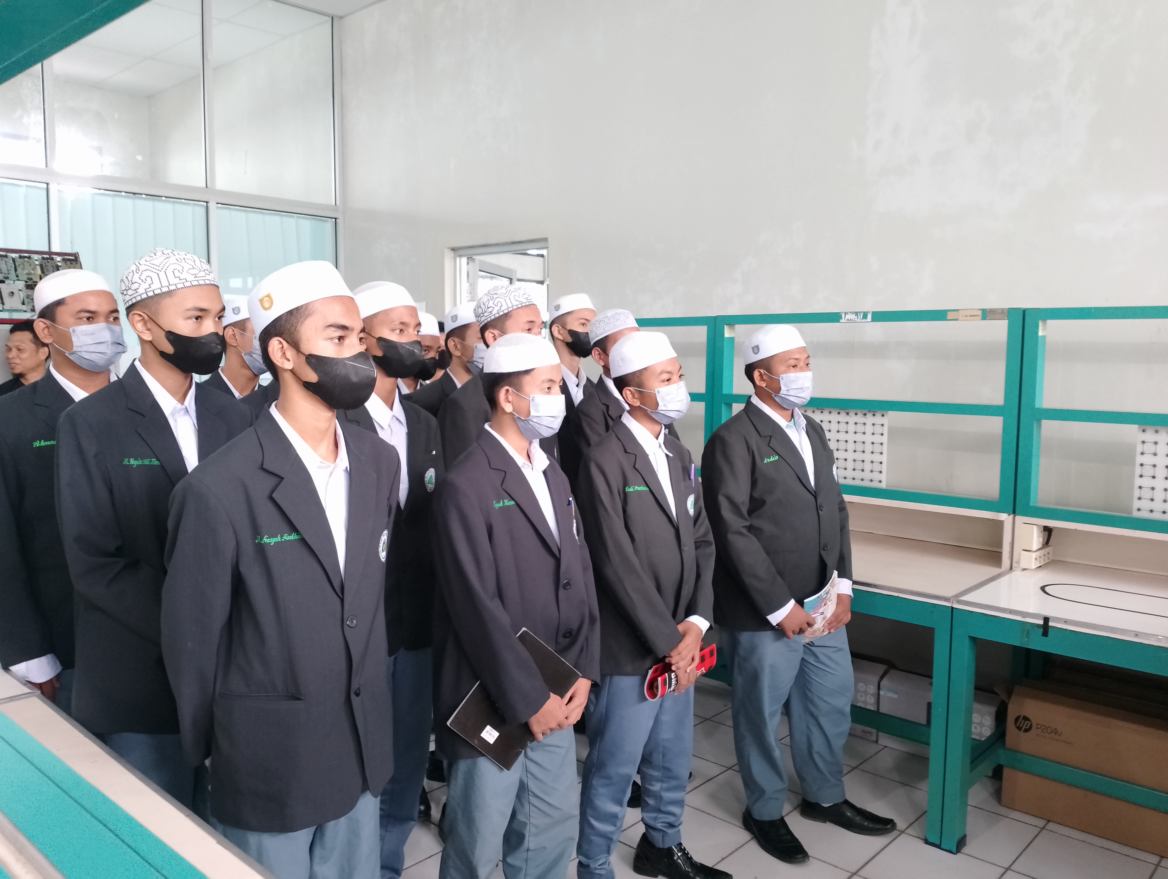 Belajar Robotik, 14 Siswa SMA IT At-Toybah Kunjungi Polman Negeri Babel