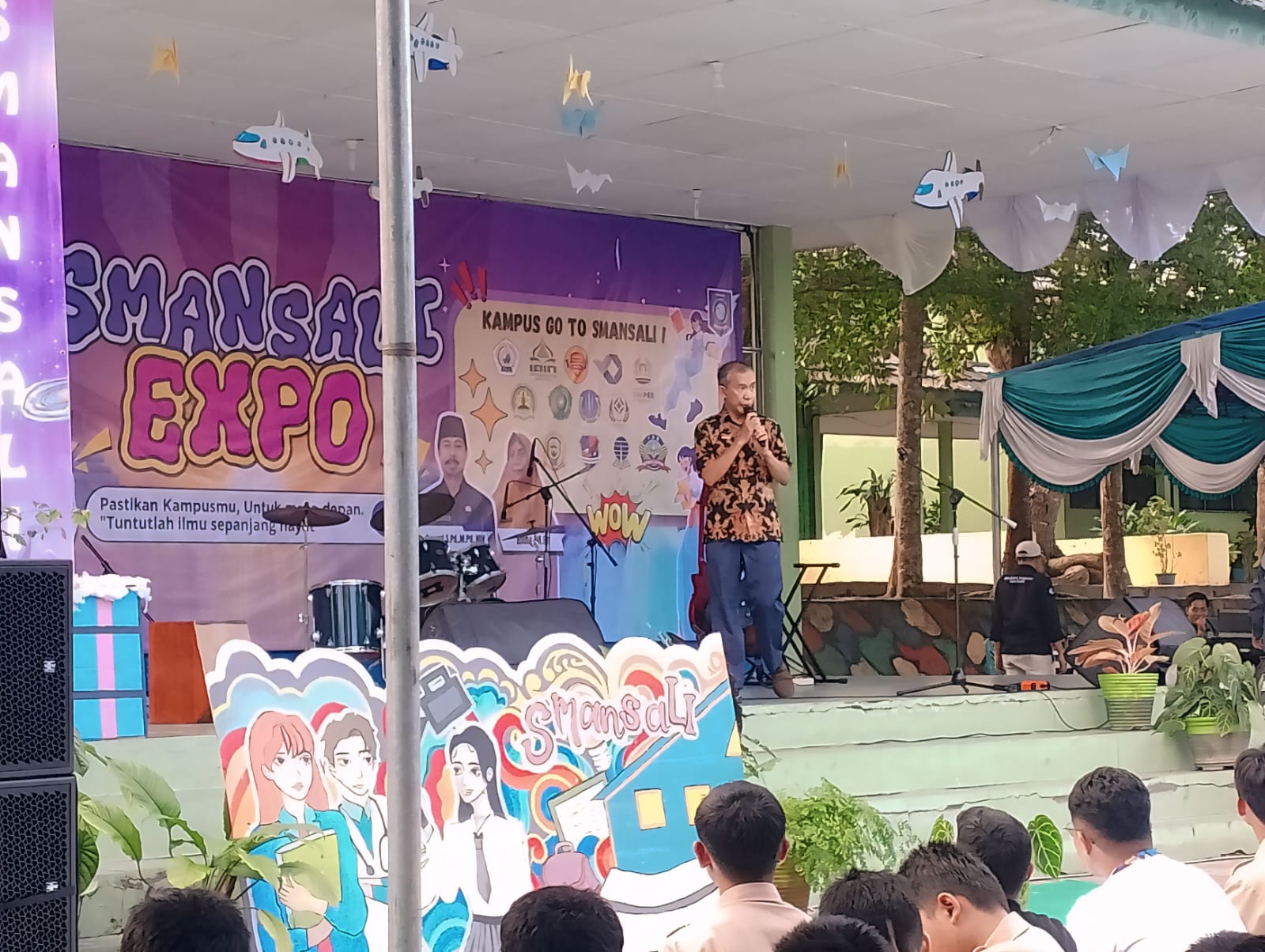 Polman Negeri Babel Ramaikan Smansali 1 Expo, Kenalkan Program Unggulan kepada Siswa