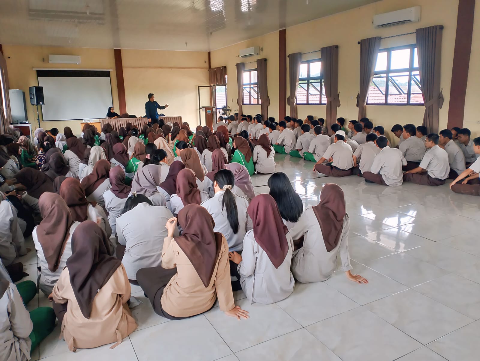 Jelajahi Peluang Kuliah di Polman Negeri Babel, Tim SOSPRO Hadir di Muntok