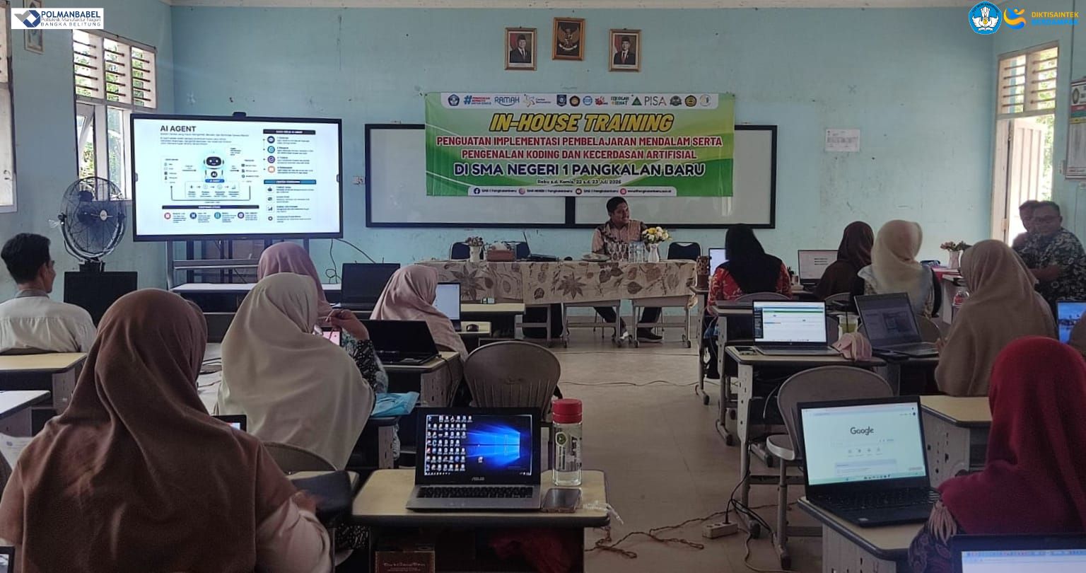 Riki Afriansyah, M.T., a lecturer at the Bangka Belitung State Manufacturing Polytechnic (Polman Negeri Babel), served as a resource person for an in-house training (IHT) session on coding and artificial intelligence at SMA Negeri 1 Pangkalan Baru.