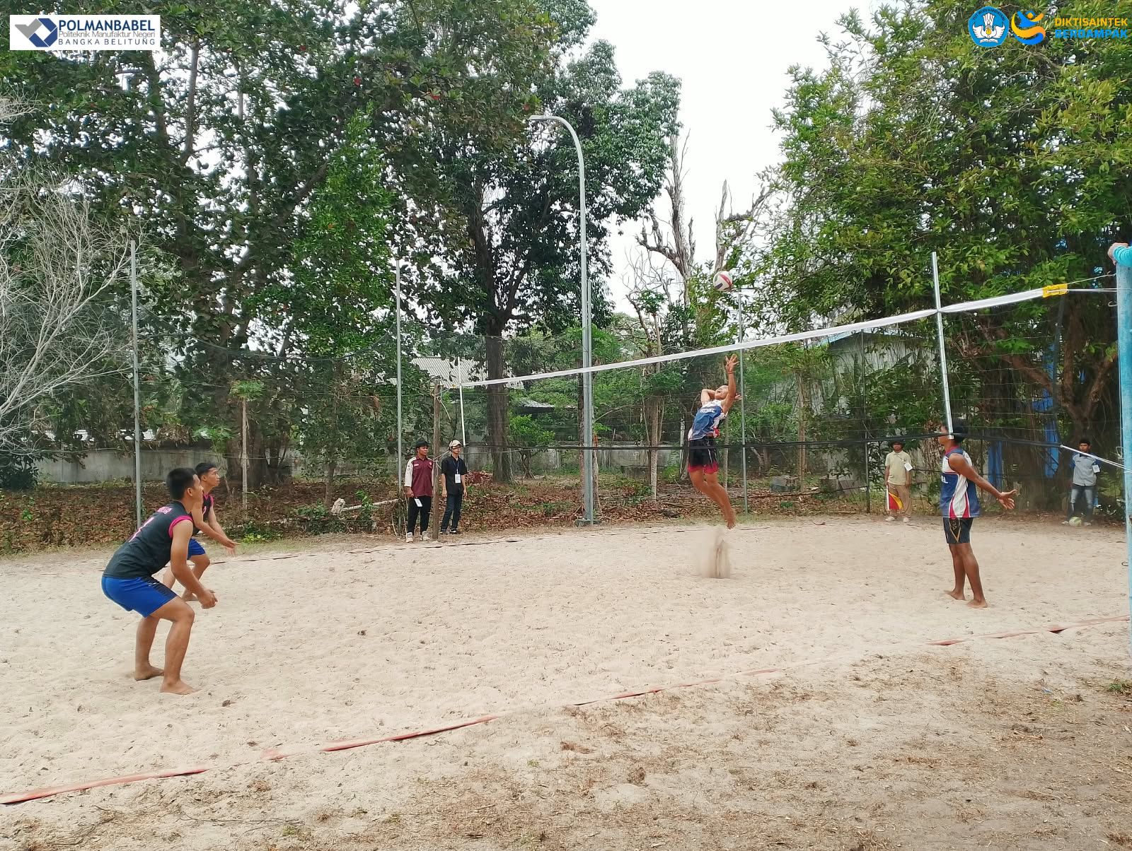 30 Student Teams Compete in the Students-e 2026 Beach Volleyball Tournament at Polman Negeri Babel